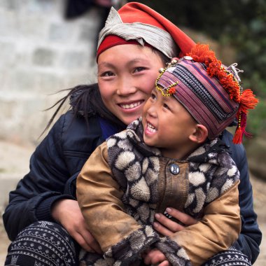 mutlu hmong kadın ve çocuk, sapa, vietnam