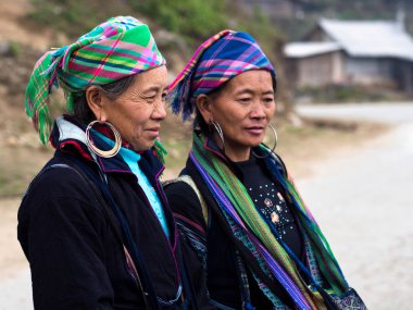 hmong kadınların geleneksel kıyafetleri, sapa, vietnam giydiği siyah