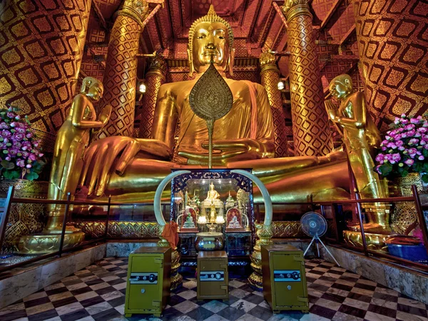 Αρχαίο άγαλμα του Βούδα στο wat phanan choeng, Αγιουτάγια, Ταϊλάνδη — Φωτογραφία Αρχείου