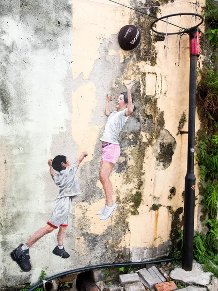 Niños jugando al baloncesto Street Art Piece en Georgetown, Pena — Foto de Stock