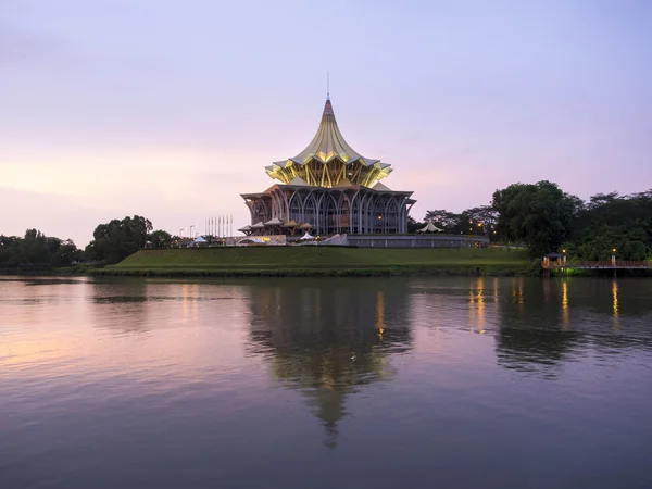 Bâtiment de l'Assemblée législative de l'État du Sarawak, Kuching, Malaisie — Photo