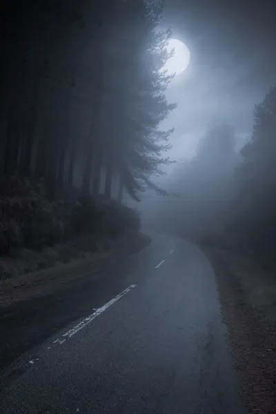 Bergstraße bei Nacht — Stockfoto