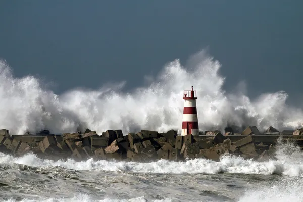 Ondas tempestuosas — Fotografia de Stock