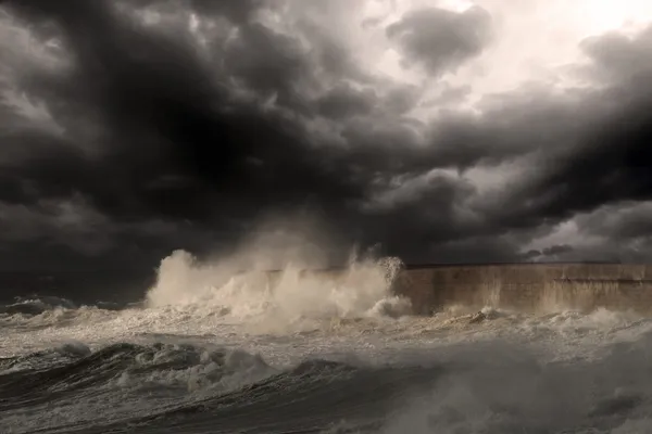 Fırtınalı denizde — Stok fotoğraf