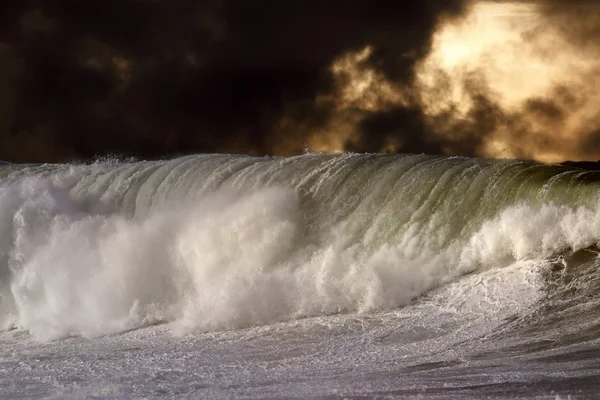 Grande vague d'écrasement détaillée — Photo