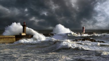 douro Harbor fırtınalı gün batımı