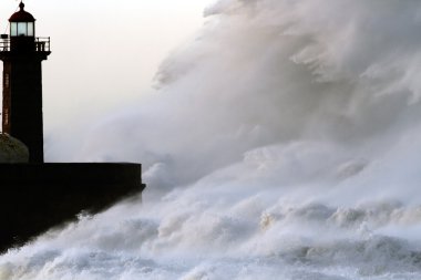 büyük fırtınalı dalga