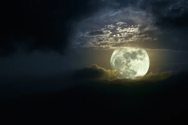 Salida de la luna — Foto de Stock