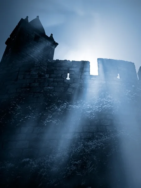Таємничий середньовічний замок — стокове фото