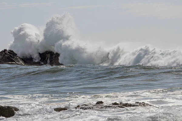 Bryta Vågor Strand Från Norra Portugals Kust Ett Tufft Hav — Stockfoto