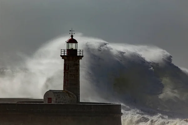 Μεγάλο Κύμα Καταιγίδας Εκβολή Ποταμού Douro Πόρτο Πορτογαλία Μαλακό Οπίσθιο — Φωτογραφία Αρχείου