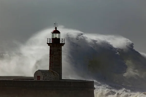 Grosse Vague Orageuse Bouche Douro Porto Portugal Rétroéclairé Doux — Photo