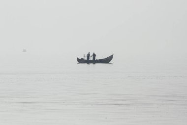 Siste küçük bir balıkçı teknesi. Ria de Aveiro, Portekiz.
