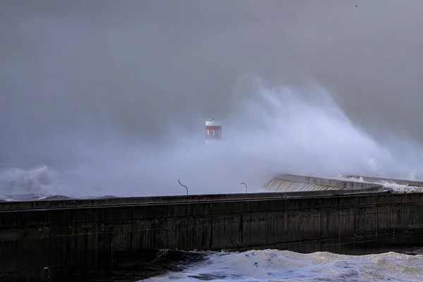 Douro Flod Mun Brygga Och Fyr Stark Storm Ser Våg — Stockfoto