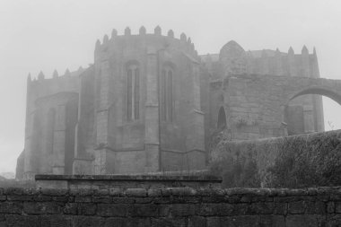 Siste ortaçağ manastırı. Vila do Conde, Portekiz 'in kuzeyi. Siyah beyaza dönüştürülmüş.