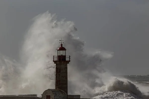 Stor Stormig Våg Stänk Flodmynning Vid Dourofloden Porto Portugal Mjuk — Stockfoto