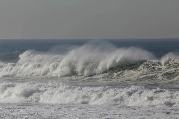 Windy Breaking Wave Spray — Stock Photo, Image