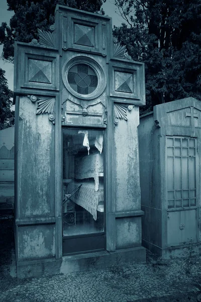 Altes Europäisches Familiengrab Auf Dem Friedhof Mit Urnen Historischer Friedhof — Stockfoto