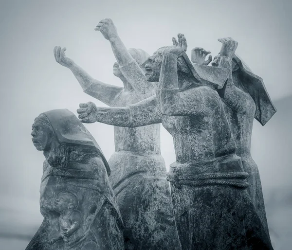 葡萄牙马托西奥斯 2015年8月1日 布里托的雕塑合奏 海上寡妇 在奥古斯托 戈梅斯画作的启发下 记得1947年12月的暴风雨 造成152名水手死亡 — 图库照片