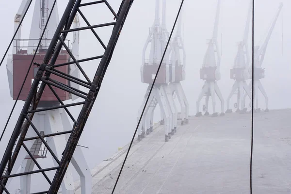 Hafenkräne Nebel Leixoes Nördlich Von Portugal Foto Von 2006 — Stockfoto