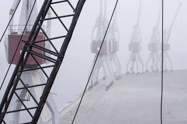 Gru Portuali Nella Nebbia Leixoes Nord Del Portogallo Foto Del — Foto Stock