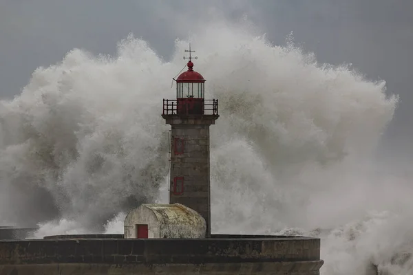 Штормовое Море Большими Волнами Устье Реки Дору Порту Португалия — стоковое фото