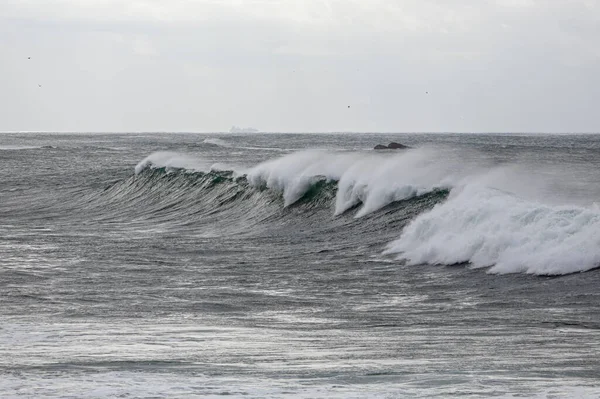 有风浪的海浪 葡萄牙北部海岸 — 图库照片