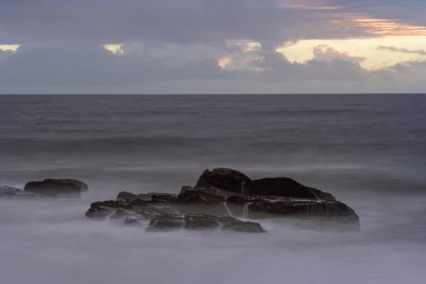 Довготривале Море Сутінках Північне Португальське Узбережжя Взимку — стокове фото