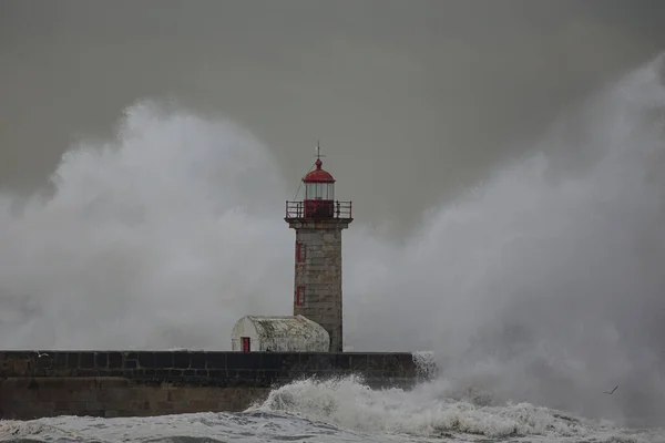 Big Wave Splash Douro River Mouth Old Pier Lighthouse Interesting — Stockfoto