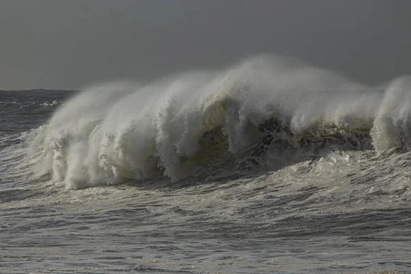 Stormy Breaking Wave Wind Spray Northern Portuguese Coast — Stockfoto