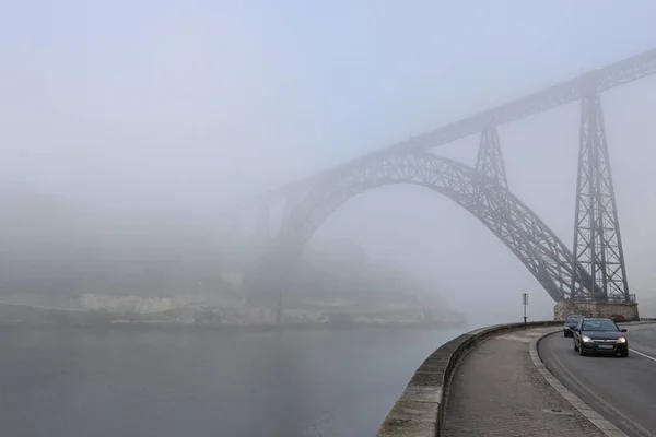 Ponte Maria Nella Nebbia Oporto Portogallo — Foto Stock