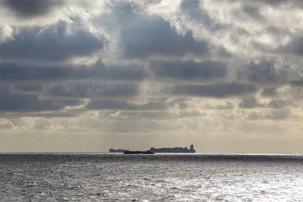 Commercial Ships Horizon Crossing Portuguese Coast Dramatic Cloudy Sky — Fotografia de Stock