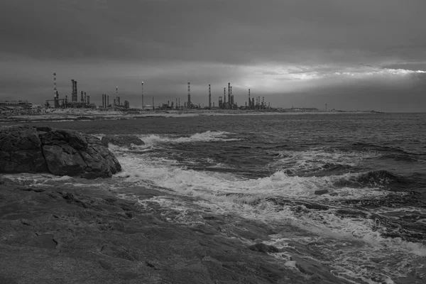 Oil Refinery Sea End Day Light Black White Used Infrared — Foto Stock