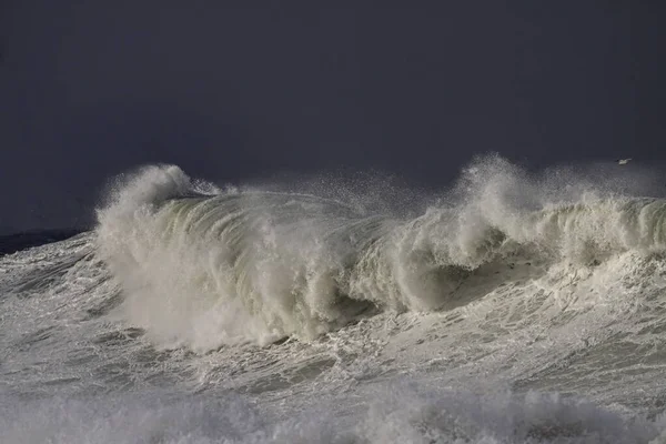 Stormy Breaking Waves Dark Sky — Stock Photo, Image