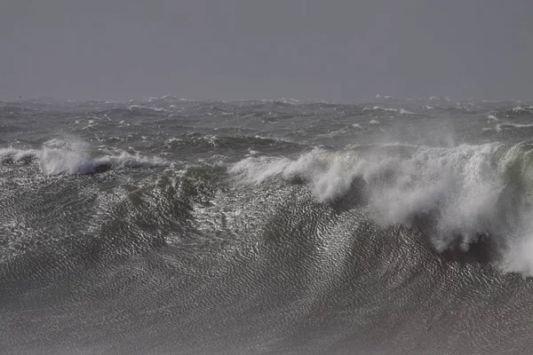 Una Grande Onda Rottura Tempestosa Costa Del Portogallo Settentrionale — Foto Stock