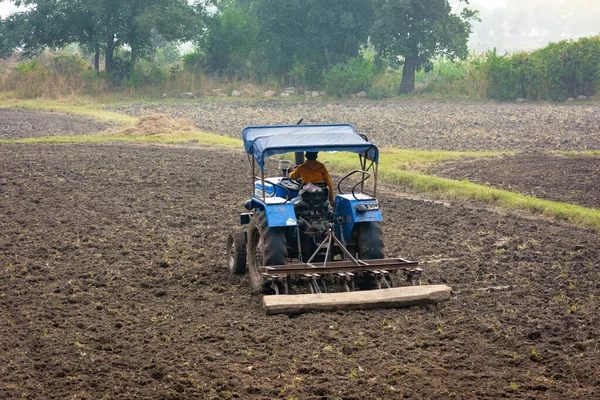 Tikamgarh Madhya Pradesh India May 2022 Indian Farmer Working Tractor —  Fotos de Stock