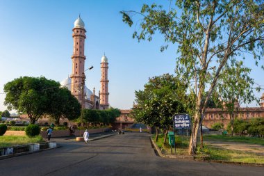 BHOPAL, MADHYA PRADESH, Hindistan - 29 Mayıs 2022: Taj Ul Masajid, Bhopal, Madhya Pradesh, Hindistan. Asya 'nın en büyük camilerinden biri.