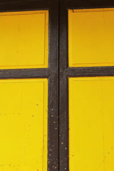 Drewno ściana żółty - brązowy. — Zdjęcie stockowe