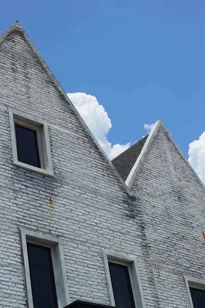 Gebäude gegen den Himmel. — Stockfoto