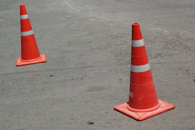turuncu konileri.