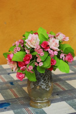 plastik çiçek - gül.