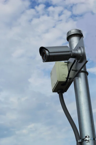 Cctv com céu — Fotografia de Stock