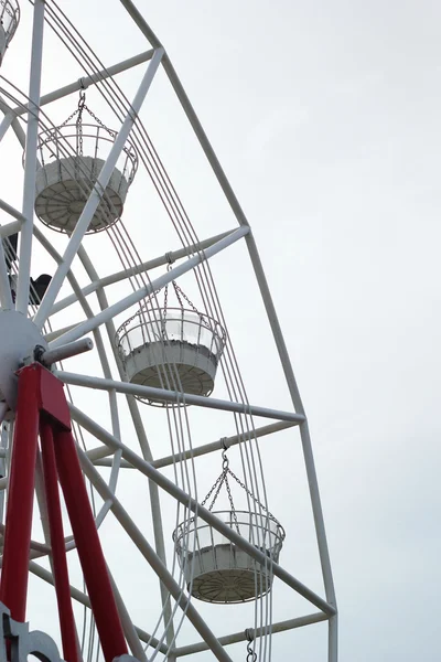 Ferris wheel against a blue sky — Stock Photo, Image