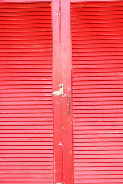 Red door with keyed lock. — Stock Photo, Image