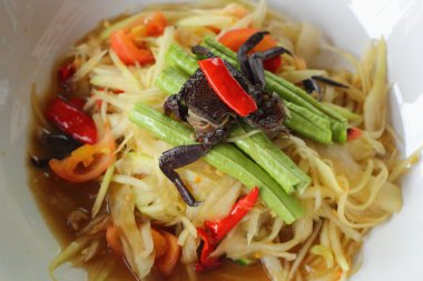 Yeşil papaya salatası