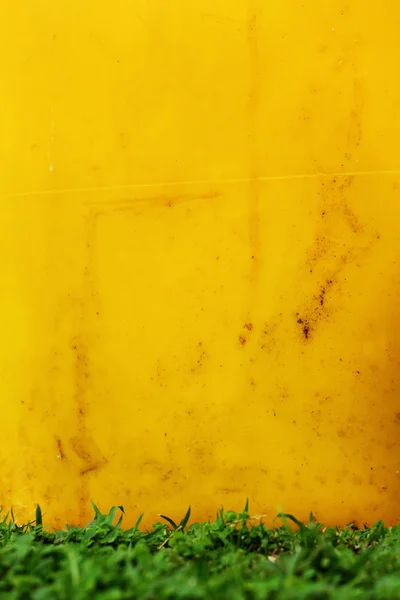 Trash geel - gele achtergrond. — Stockfoto