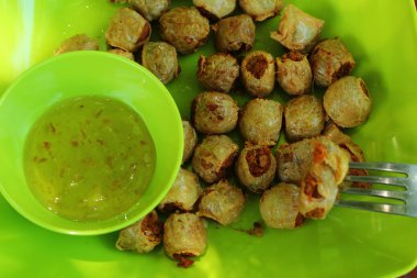 Kızarmış aperatifler.