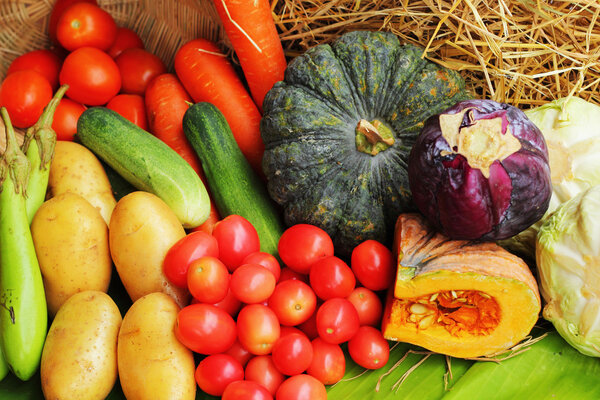 свежие овощи.