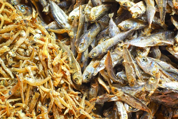 Torr fisk på marknaden — Stockfoto