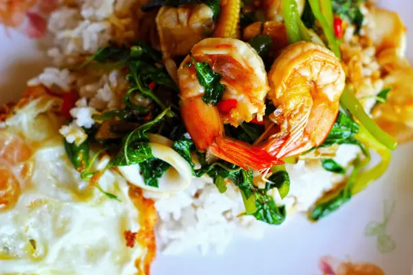 Basil Shrimp and squid with fried egg — Stock Photo, Image